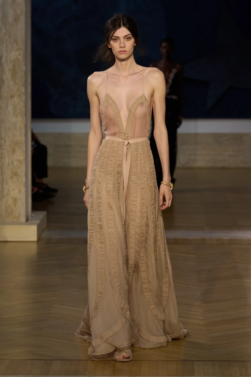 00068-fendi-fall-2026-couture-credit-gorunway.webp