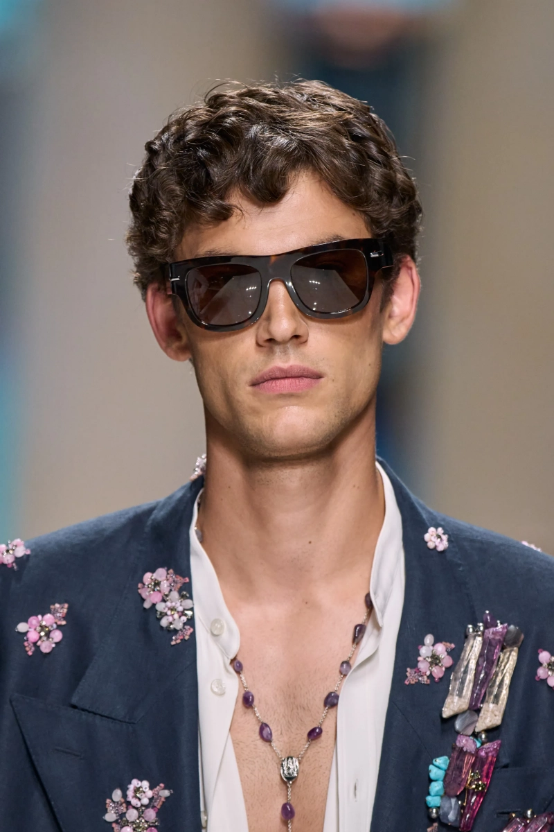00180-dolce-and-gabbana-spring-2027-menswear-details-credit-gorunway.webp