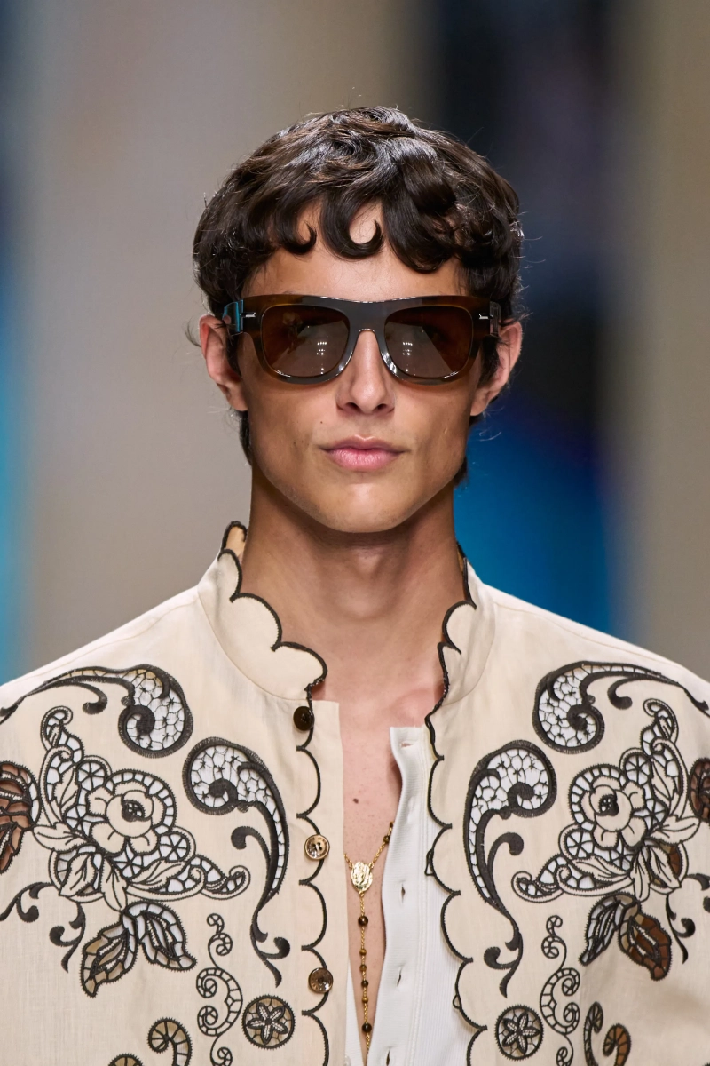 00097-dolce-and-gabbana-spring-2027-menswear-details-credit-gorunway.webp