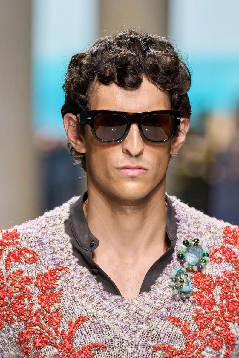 00204-dolce-and-gabbana-spring-2027-menswear-details-credit-gorunway.webp