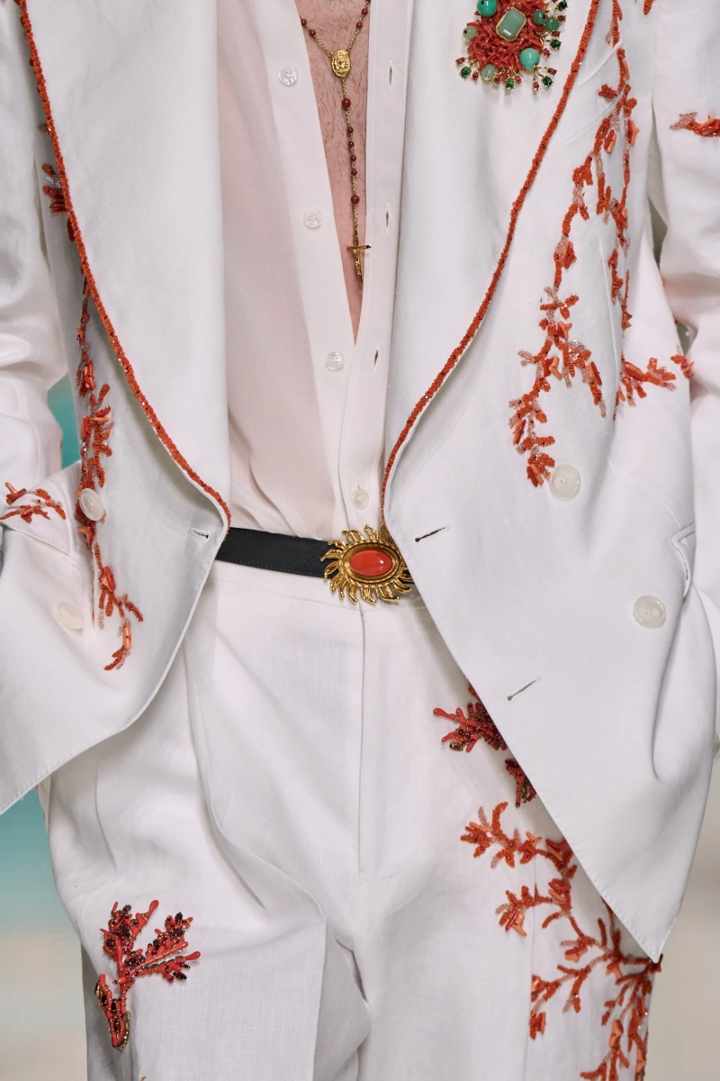 00212-dolce-and-gabbana-spring-2027-menswear-details-credit-gorunway.webp
