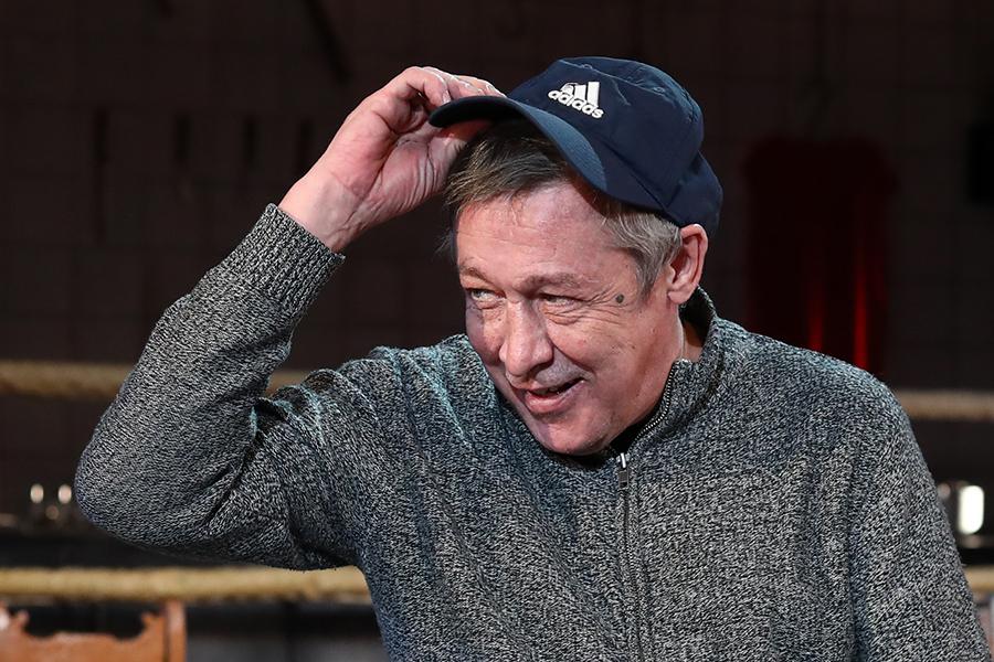 Михаил Ефремов переехал в съемную квартиру с любовницей после развода