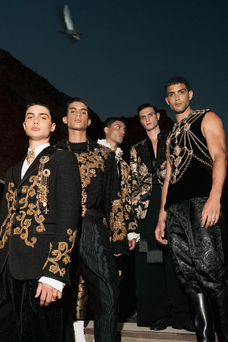 Dolce-Gabbana-Alta-Sartoria-2026-Backstage-Runway-Magazine-6.jpg