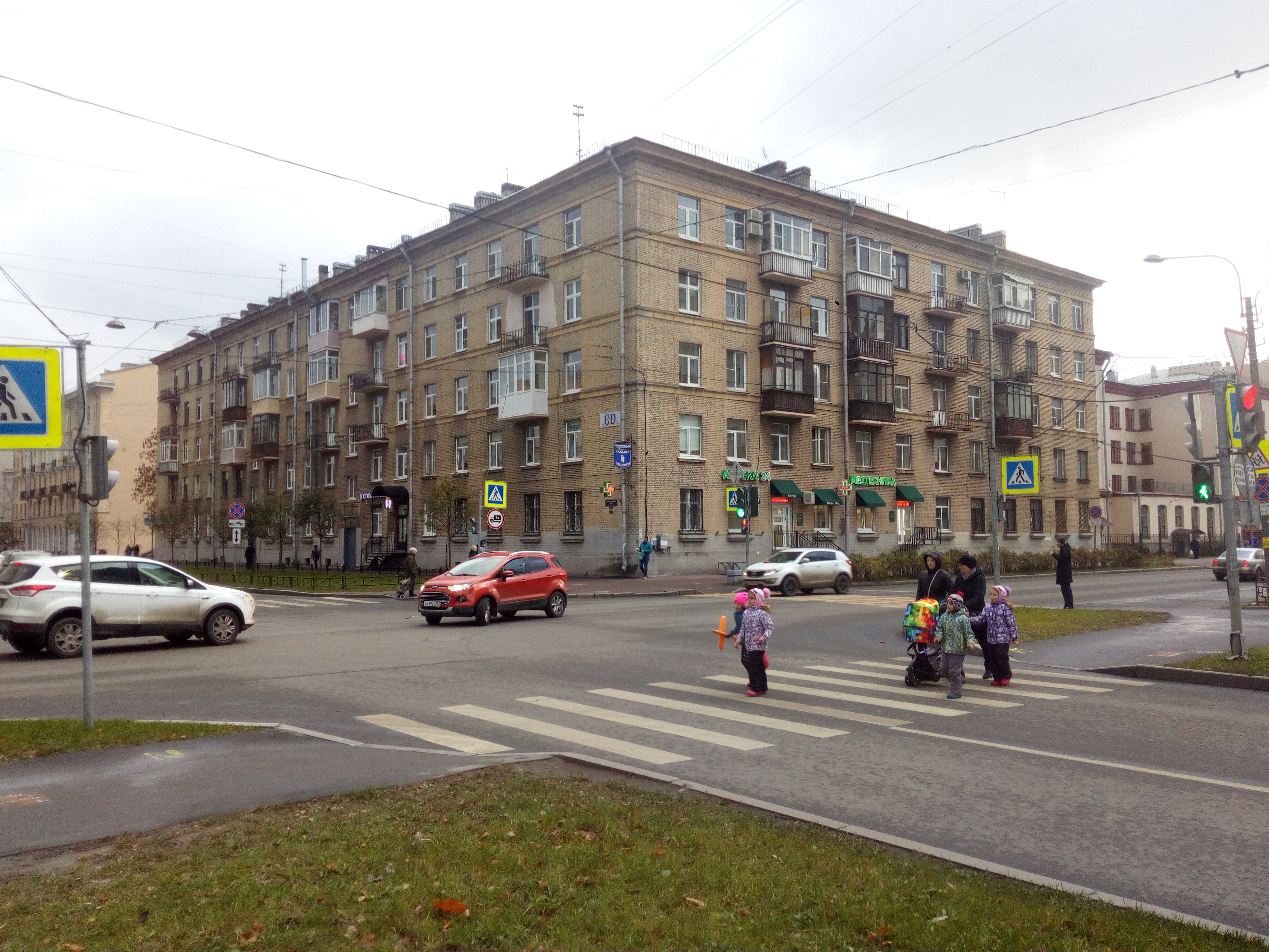 Варшавская 38;Кузнецовская 13.jpg