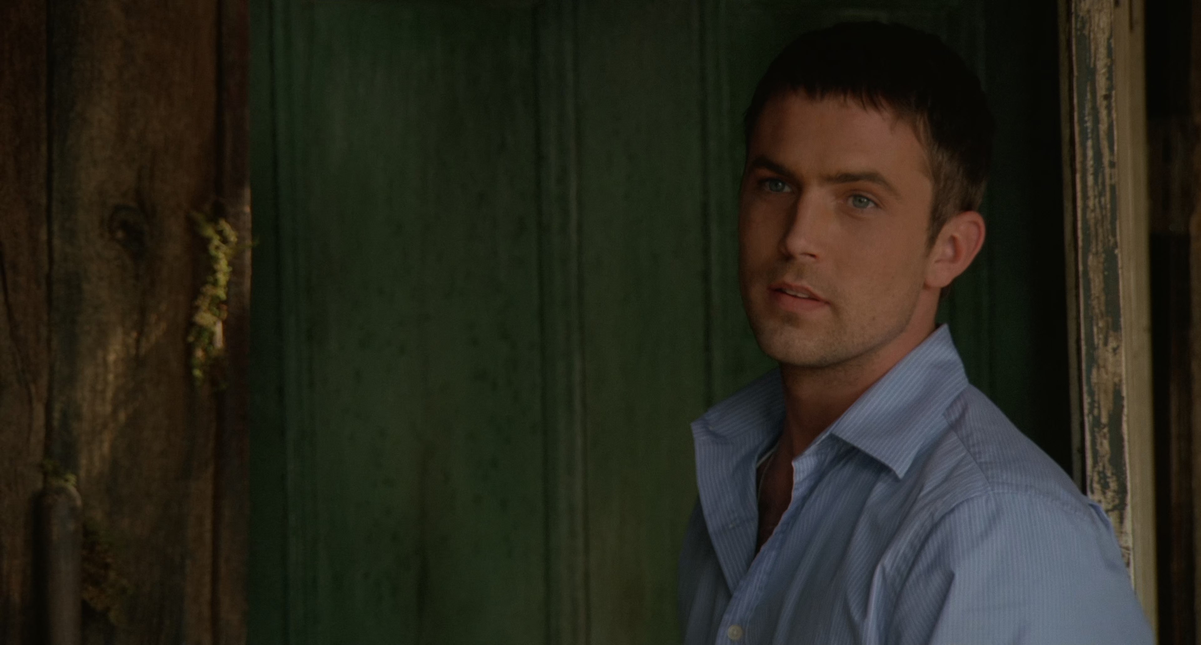 Wrong Turn (2003) UHD BDRip 2160p [4K, HDR10, 10-bit].mkv_snapshot_00.25.14.618.jpg