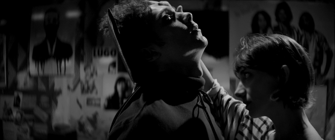 Девушка возвращается одна ночью домой.2014.BDRip 720p msltel.mkv_snapshot_00.54.50.847.jpg