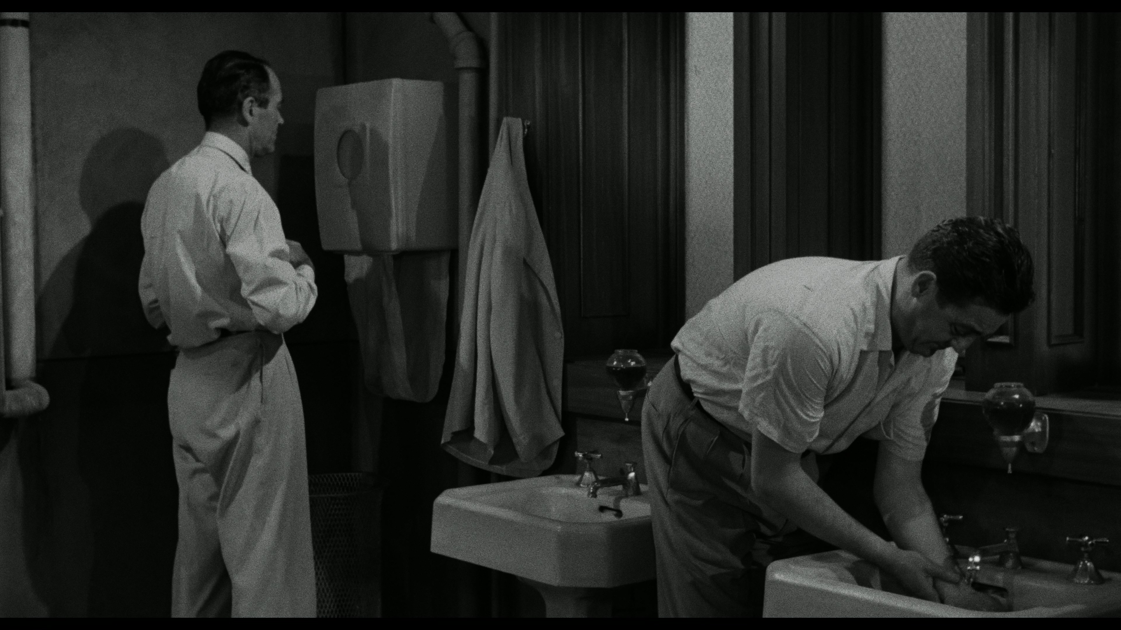 12 Angry Men - 12 Разгневаных мужчин (1957) [BDREMUX.2160p.HDR.DVP8.mkv_20260913_220015.550.jpg