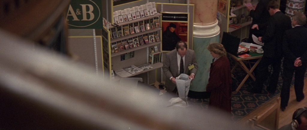 Русский отдел.1990.BDRip AVC msltel.mkv_snapshot_00.06.05.283.jpg