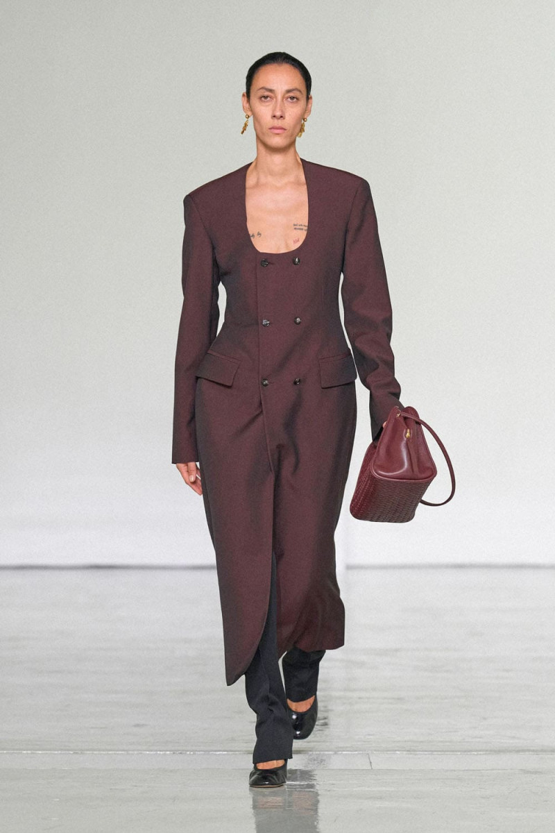 Bottega-Veneta-Spring-Summer-2027-Runway-Magazine-30.jpg