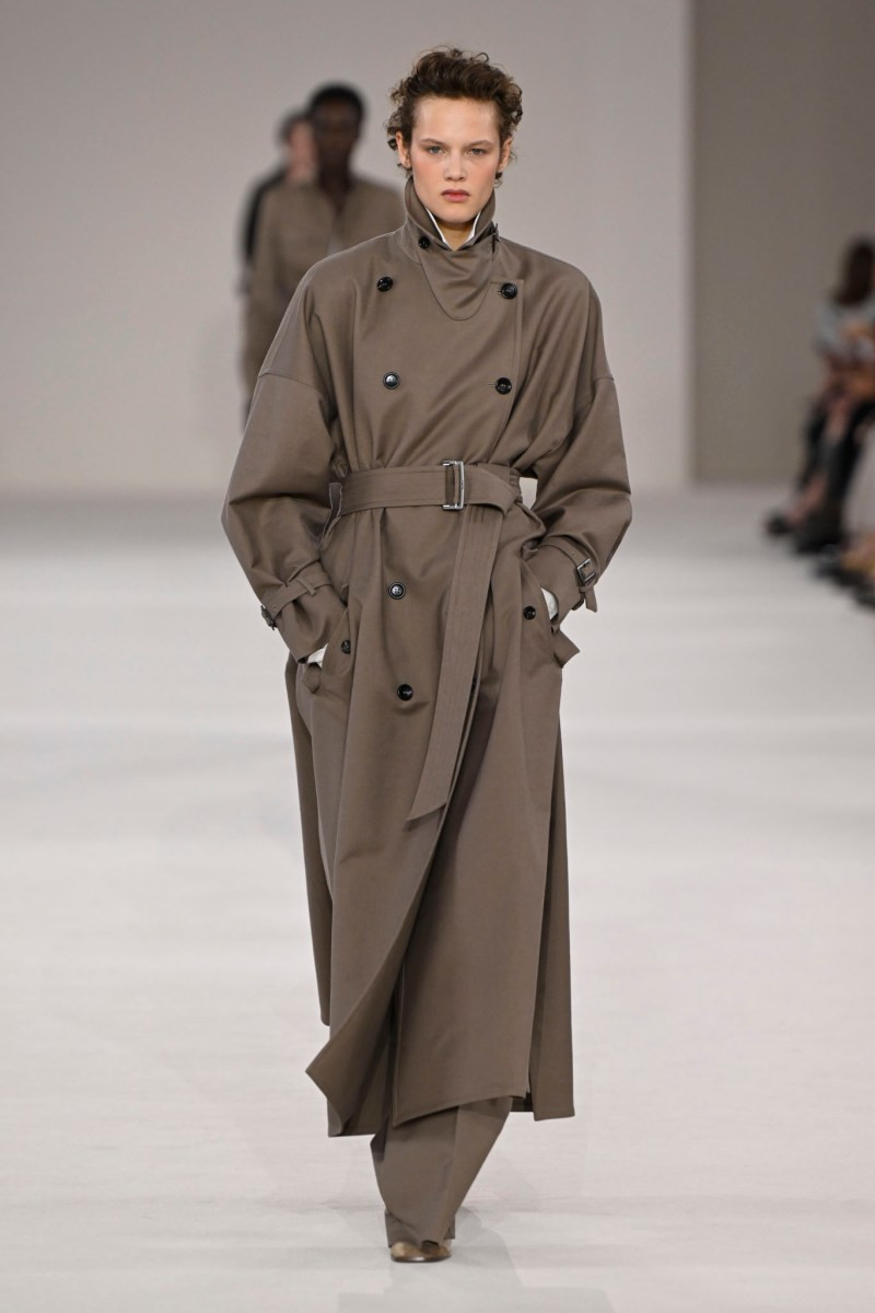 max-mara-spring-27-rtw-r-gg-001.jpg