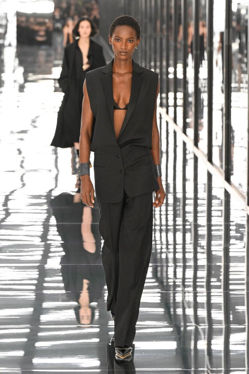 fendi-ss27-rtw-mfw-r-gg-0381.jpg