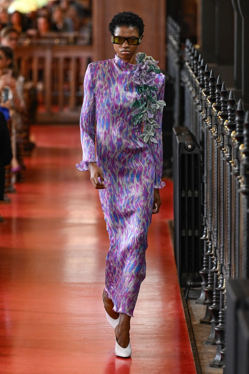 valentino-spring-27-rtw-pfw-r-gg-007.jpeg
