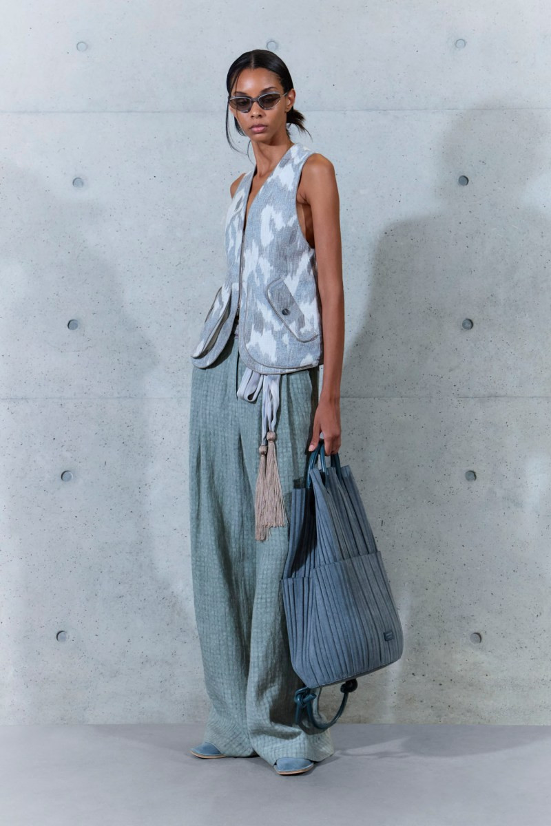 emporio-armani-spring-27-rtw-ctsy-044.jpg