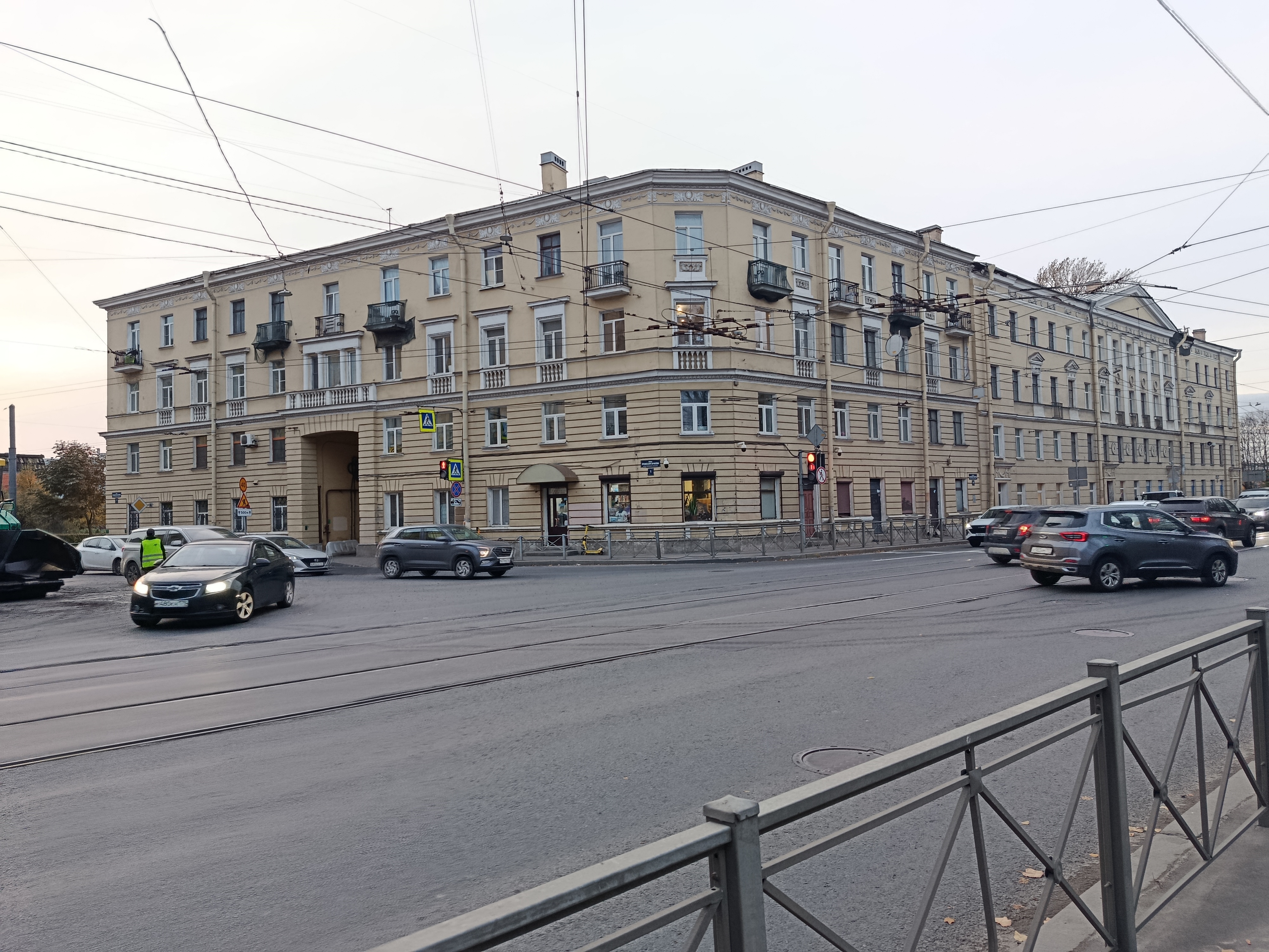 Обуховской Обороны 13 и 15.JPG